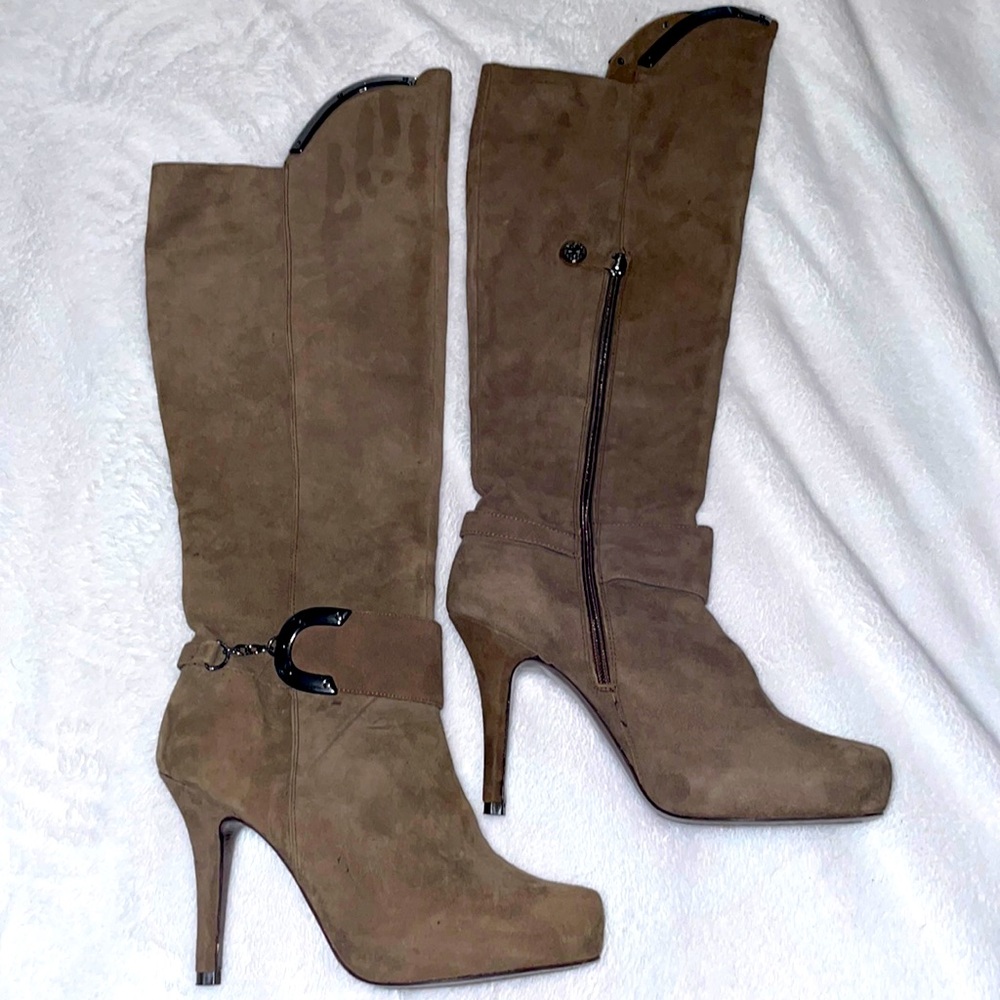Isola - Knee high brown suede boots with metal accents